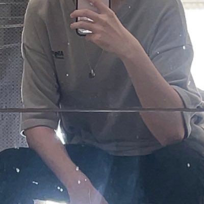 l_hsi_'s profile picture. 171/60/21/不分 可以找我健身 雙北大學生 私訊認識