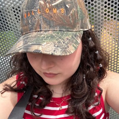 wallowsomg's profile picture. ⋆.˚⟡ ࣪ ˖ waiting on another day to fall ⋆✴︎˚｡⋆ she/her | 23