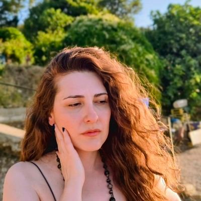 singer, songwriter and I had a marvelous time ruining everything
a.k.a shethewoods
