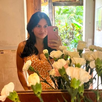 andyzuniga7's profile picture. Apreciando las injusticias debajo del Sol. | Unreasonably obsessed girl. | Lo importante es que la falda es de paletones encontrados.