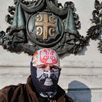strastveni komentator iz Srbije, koji je živeo na Zapadu i sad obožava da raspravlja o pravdi, demokratiji i Titu kao legendi!
Uživa u pivu, izrekama o sreći🥰