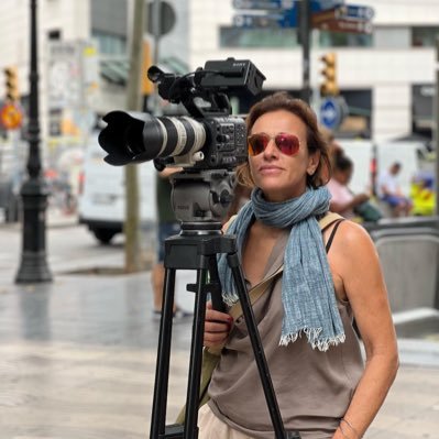PhD in biologia e divulgatrice. Autrice TV e producer di video di scienza e tecnologia. direttore creativo di Oneframe CSC