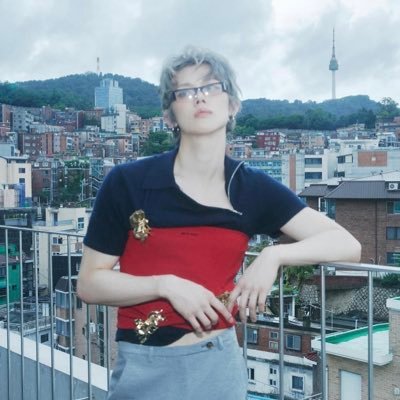 27. they/them. Multistan and Yeonbin biased. oh, and Teacher of the Deaf