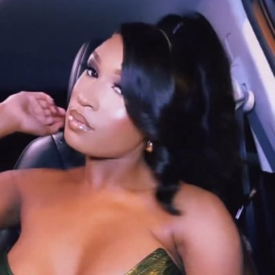 Bad btch. Nun made up 🫦 IG: @brnzebombshell & @bombshellbundles___