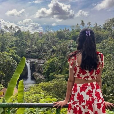 floss_ophy's profile picture. 