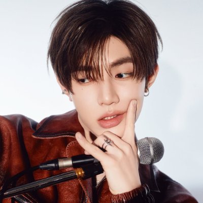 ⋅˚₊‧ ୨୧ ‧₊˚ ⋅ what we do is iconik. 🎸 #제로베이스원