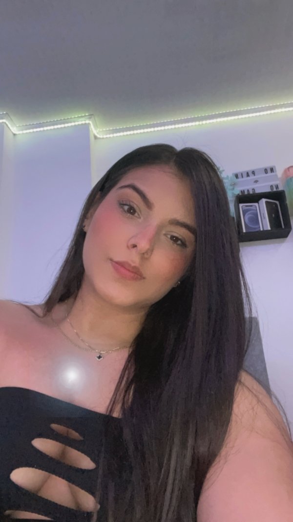 Follow me.🥰 I'll send you the latest photos and videos via DM..🔞
Want to experience the thrill of flirting?😘 Feel free to chat with me anytim💯