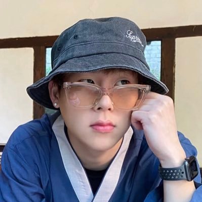 Honeybe18114295's profile picture. ✩♡𝘠𝘰𝘶'𝘳𝘦 𝘮𝘺 𝘴𝘩𝘪𝘯𝘪𝘯𝘨 𝘴𝘵𝘢𝘳𝘥𝘶𝘴𝘵 ♡✩ Bias Line: 🐝🐹🐶