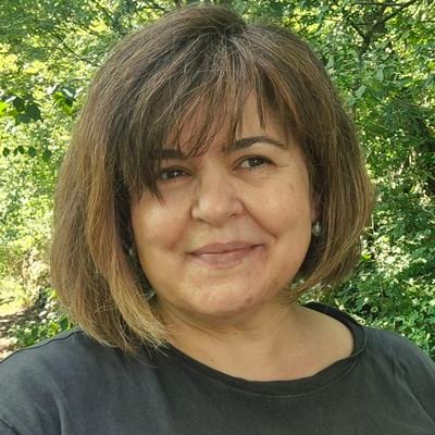 MariLinuesa's profile picture. Periodista, de pueblo. En Moya, Cuenca, están mis raíces. Me gusta regarlas y viajar por el mundo para conocer otras realidades. Cuenta personal