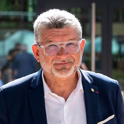 Maire-président de @larochesuryonfr Ville et Agglomération | Conseiller @DepVendee | Président du groupe de travail « Europe» @VillesdeFrance