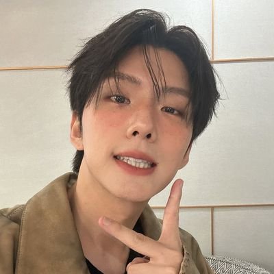 Your friendly neighbourhood Giuls • Member of the Yappers Club with Junhee, Minhyuk and Kihyun • Full-time beastmode choice mbb and wenee •
🍑🌙