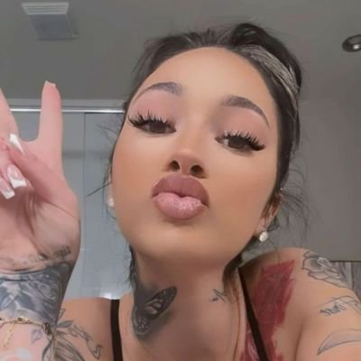 Am on here for a while now and am here looking for a serious and long term relationship with the right man for me.