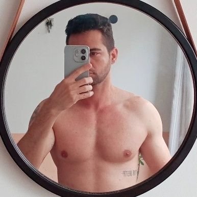 Falar um pouco sobre mim? Ah uma pessoa tipo assim não sou galinha mas também não sou virgem