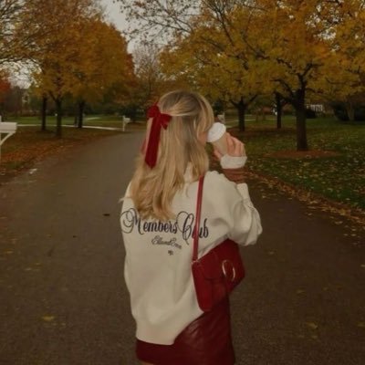 xshyygirl's profile picture. diary ✍🏼| coffee and books lover