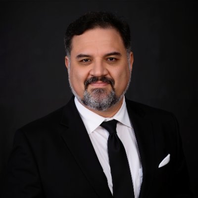 Compositor, pianista, teólogo, Coach, marido e pai.