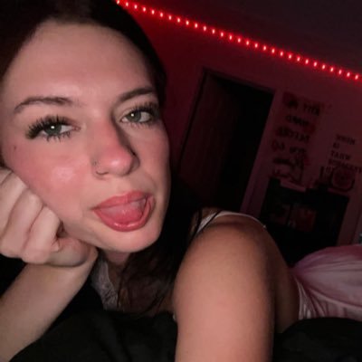 Glaamour_Lillie's profile picture. It’s a good day to DM me ☀️