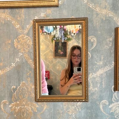 chlloechampagne's profile picture. starry haze crystal ball ⭐️ 22