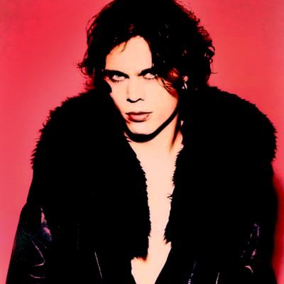 📁 | Sua principal fonte de (des)informações sobre o vampiro mais lésbico e saboroso de todos os tempos, Ville Hermanni Valo.