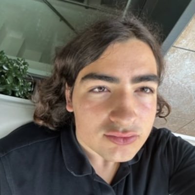 Donostiarra en Madrid. Vasco-americano. Estudiante de filosofía.