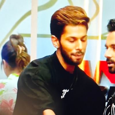 Praveen38674's profile picture. 