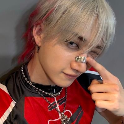 20 yrs ✨️ skz (🐺-🐷🐇biased) enhypen (🐈-🐈⬛biased) aib 🃏 squid game 🐙 kpdh 🎤 she/her ♀️
