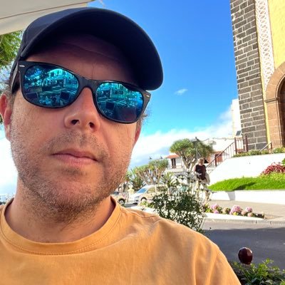 JAZZ. Maestro de la tercera peor persona de Tuiter @chungopailot. y soy un viejo solo y amargado sin haber formado una familia maravillosa