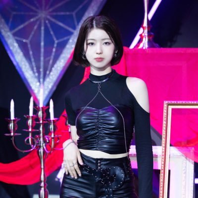 3jigendesu_214's profile picture. """""御御足"""""