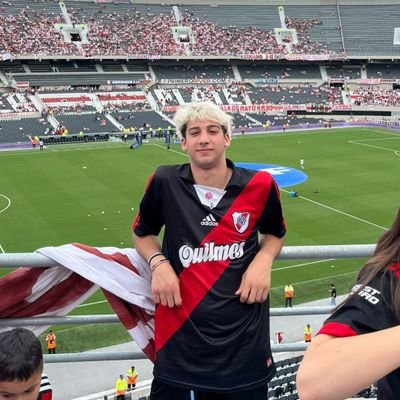 valenarizaa's profile picture. 18