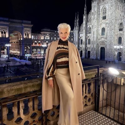 Bestselling International Author of A Woman Makes A Plan 📖 Doctor of Dietetics 🧑🎓 Supermodel💃💃 #ItsGreatToBe76 Manager: anna@mayemusk.com