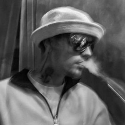 gabiwek's profile picture. aqui não se leva nada à sério