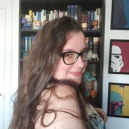 marinarmartin's profile picture. Escritora de fantasía ✍🏻✨ Comenzando en el camino de la publicación 🙈
Ilustradora 🖌️