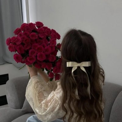 الحَياةُ بِجوارِ مَن نُحِبْ سَعادَة لا تُقَدّر بِثَمن ♥️🕊️DM🚫