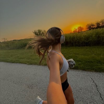 AsminaMaeroh's profile picture. 