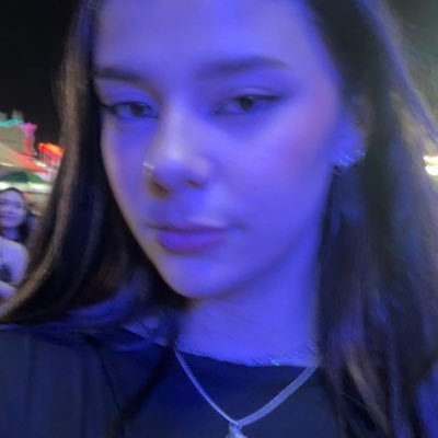 julinhasfaria's profile picture. é fazendo merda que se aduba a vida