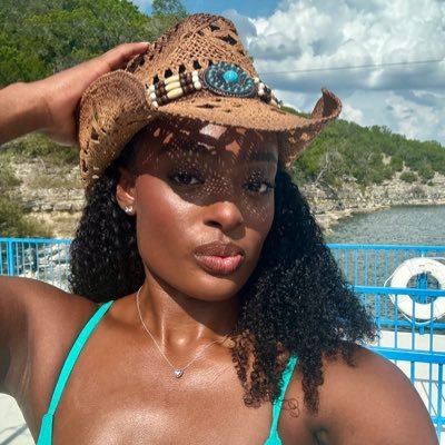 curlysb's profile picture. UTSA | Greater Is Coming ✞