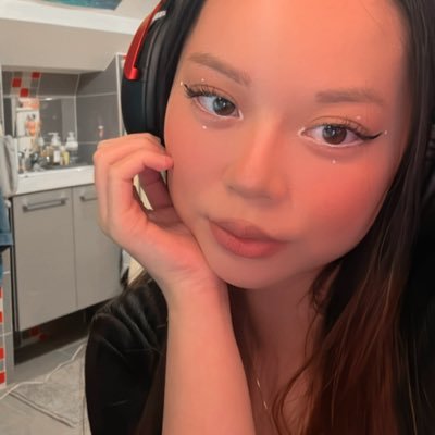 Valorant Player for @ZerancePartout and streamer ! https://t.co/8qV4JHhJ6p 25yo Vietnamese 🇻🇳 girl living in France 🇫🇷 // private : @thuyprivate