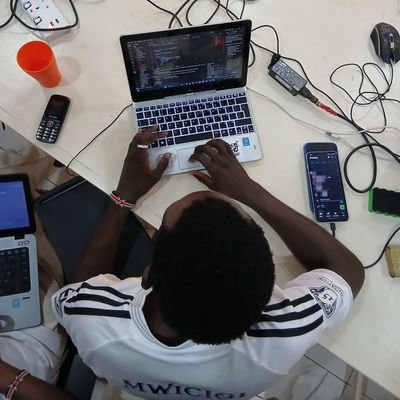 I FEEL IN LOVE WITH CODING 💻
Web developer🚀
Always into tech📌
🎮C🎮O🎮D🎮
