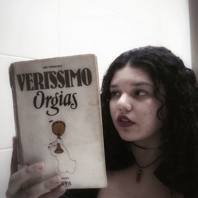 Baiano filho da disco music com o axé music (ele/ela)
Supostamente fora da internet