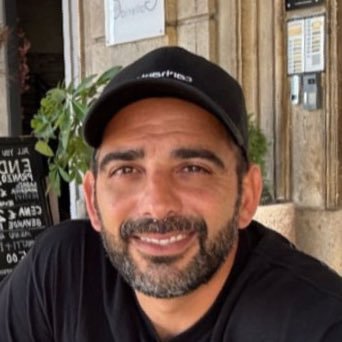 AlbertoCad94332's profile picture. 