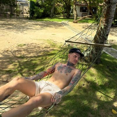 itsboybones's profile picture. 🕷💒👽bonjour bitch👽💒🕷