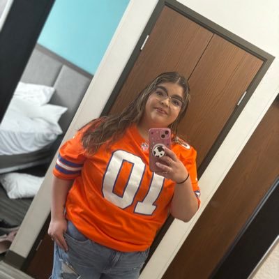 L 💍 💟 #BroncosCountry (3x SB champ🏆 🧡💙🏈 #LetsGoDodgers 8x CHAMPS 🏆💙🤍⚾️ Your Favorite Gemini ♊️ 😝