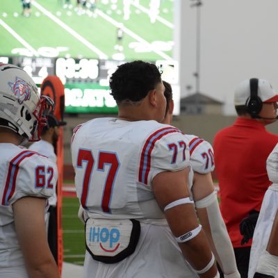 6’2. 288lbs.bench 285 squat 445. 3.7 gpa