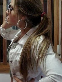 mulher...filha...mãe...amiga...e acima de td sortuda por DEUS ter me dado todo esses predicados...OBRIGADO