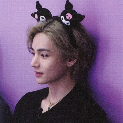 Taehyung said - You are too young to let the world break you 🐻
BORAHAE • @BTS_twt • 💜🫰OT7