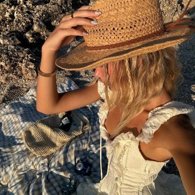 ✨Own your own business, love your work💯, sexual harassers stay away from me❌, if you ask me for money you will be blocked❌
Family, friends! Do the right thing