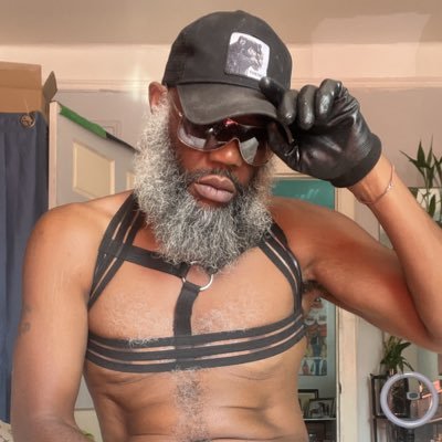 Freaky Daddy 420 #OralTop #FTM friendly & it’s not a fetish! 🥰 https://t.co/CIzm6y7BwS 🤪 #bronx #bisexual #swinger #transman #safespace #gay