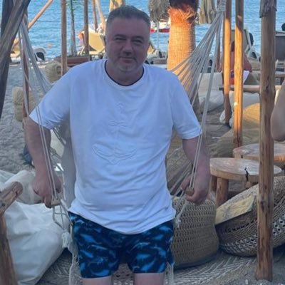 SafSeytan1912's profile picture. Karşıyaka sevgisi bizim için nasıl biliyor musun ? Bizim için vatan , toprak , bayrak her şey