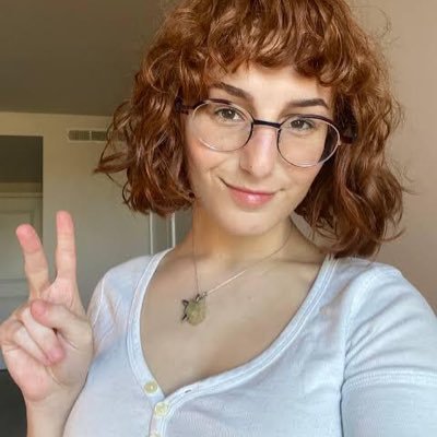 Zoequinne's profile picture. 