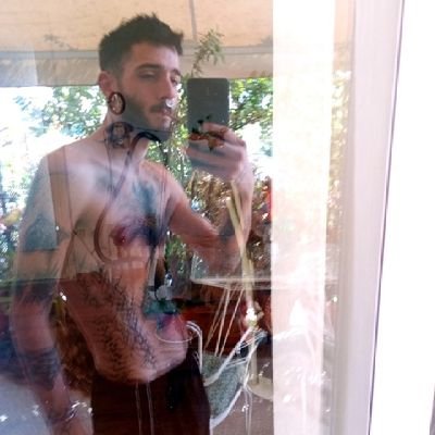 Personal content ,
body hair fetish/piercings/tattoos
Kinky energy 😈