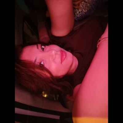 Mervakrsua's profile picture. • Aü 🎓

• Duymak istersen Ay Işığındayım..